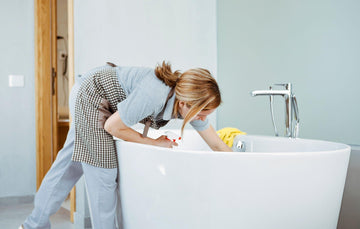 How to Clean a Bathtub: Easy Steps & Useful Tips